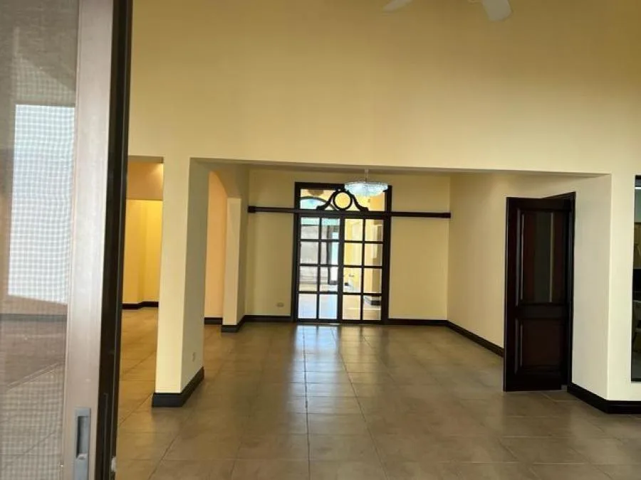 Venta de Casa en Pozos, Santa Ana. - Venta en Santa Ana