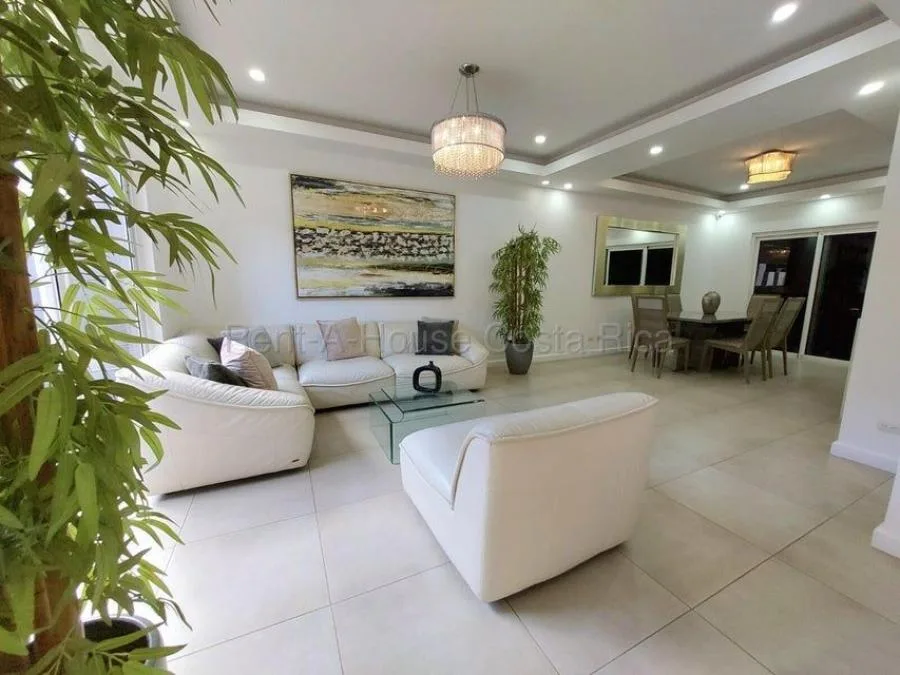 Venta de Casa de 3 Niveles en Pozos de Santa Ana. RAH 26-1497 - Venta en Santa Ana