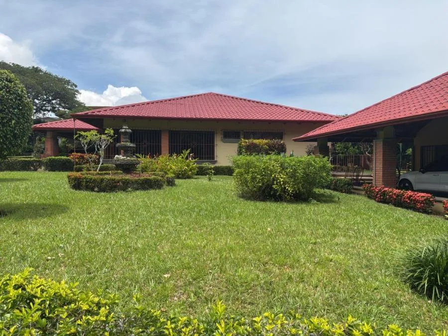 Alquiler de Casa en Piedades, Santa Ana / Mls. 26-581 OFC JB - Alquiler / Renta en Santa Ana