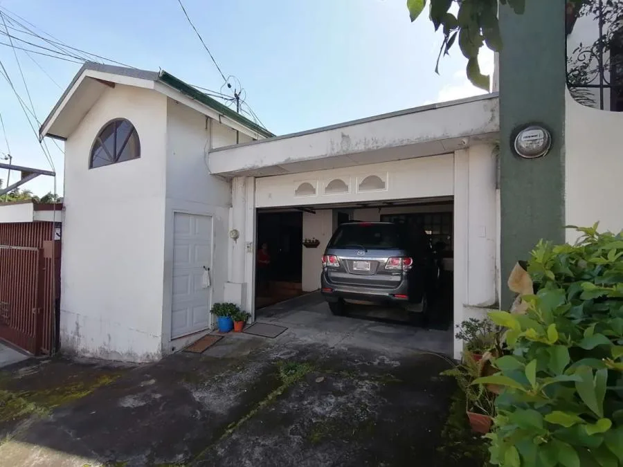 Casa de una planta ubicada en residencial privado Villas de Tulin, Sabanilla RAH 23365 - Venta en Montes de Oca