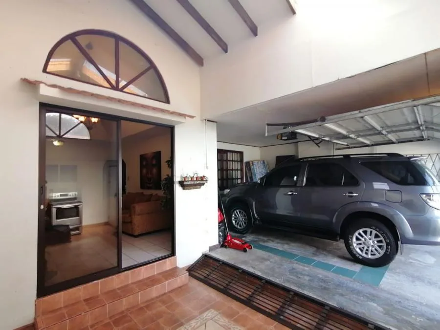 Casa de una planta ubicada en residencial privado Villas de Tulin, Sabanilla RAH 23365 - Venta en Montes de Oca — photo 4
