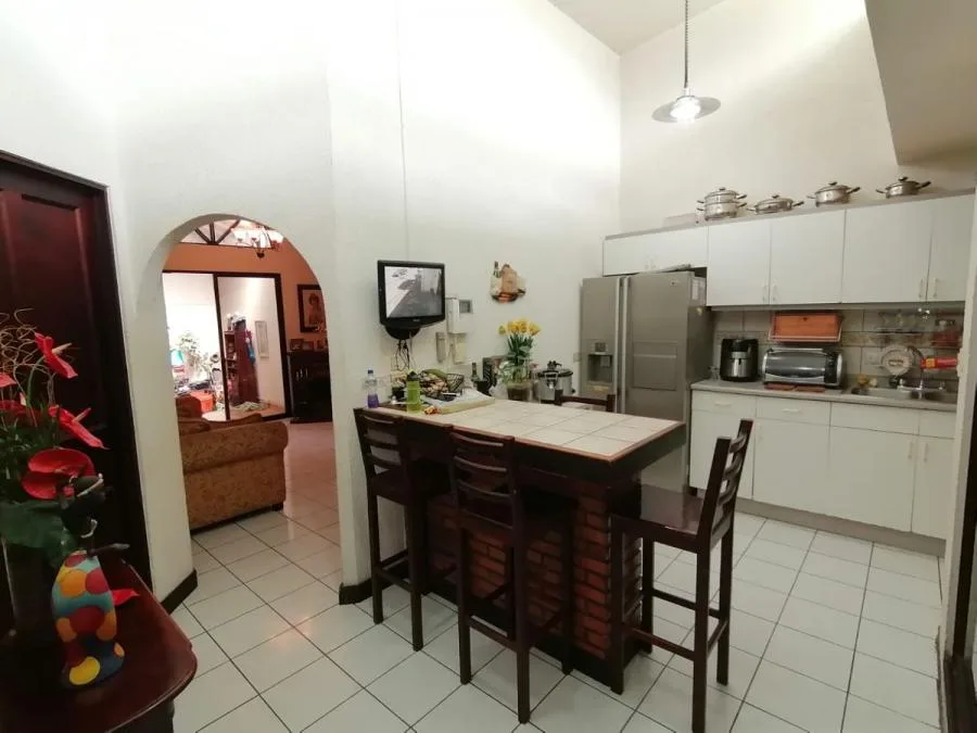 Casa de una planta ubicada en residencial privado Villas de Tulin, Sabanilla RAH 23365 - Venta en Montes de Oca — photo 5