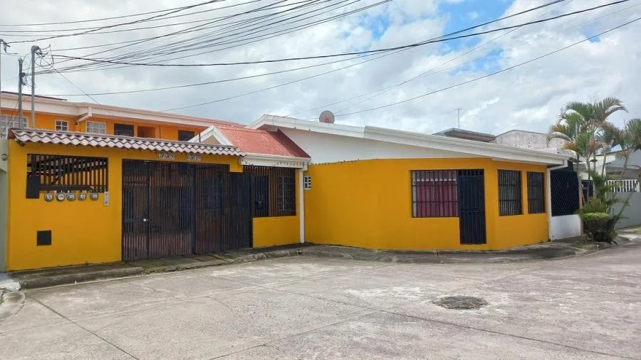 Excelente oportunidad de Inversión. Adquiera un condominio con cinco apartamentos RAH 23-99 - Venta en Tibás
