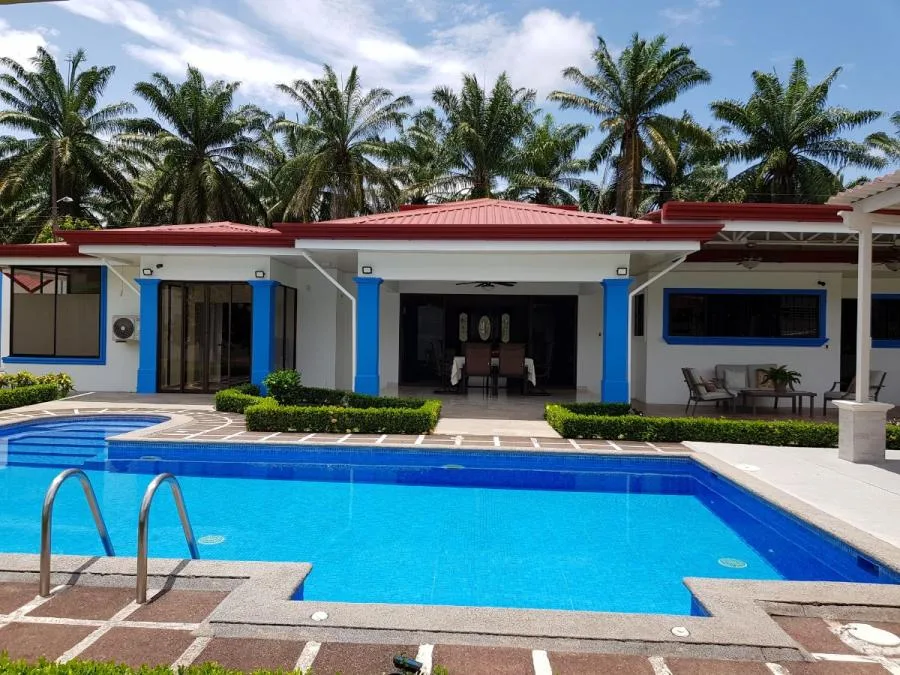 URGE VENDER HERMOSA CASA EN LA PALMA-PARRITA - Venta en Garabito