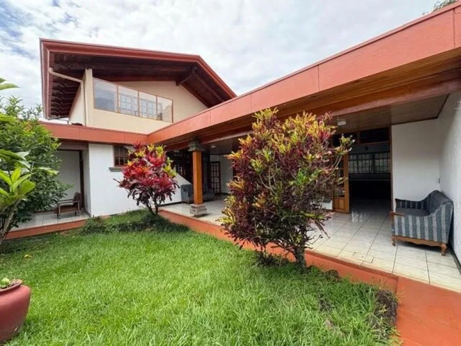 Venta de casa con uso de suelo Mixto en Alajuela Centro MGA - Venta en Alajuela
