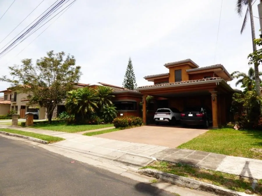 Venta de casa en Pozos Santa Ana        PBR - Venta en Santa Ana