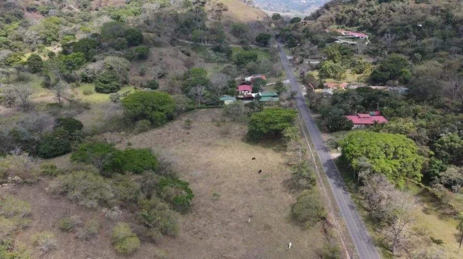 Terreno de uso mixto en venta en Atenas - 4.805 m² (1,18 acres) Todo terreno utilizable con servicio - Venta en Atenas