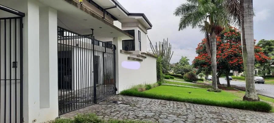 Venta de Casa en Escazú, San José. MLS 25-1430 (JA) - Venta en Escazú