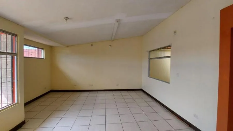 Oportunidad de invertir en Dos Locales Comerciales en Mozotal RAH 231651 - Venta en Goicoechea — photo 4