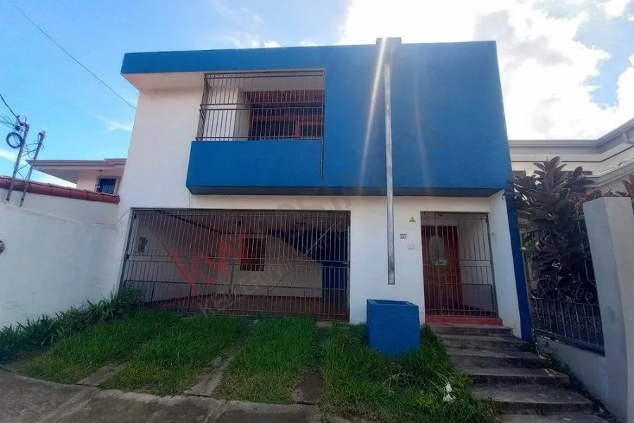 Venta de casa en Urbanización Villa Adobe, Santo Domingo de Heredia US$ 172.632 #6556 - Venta en Santo Domingo