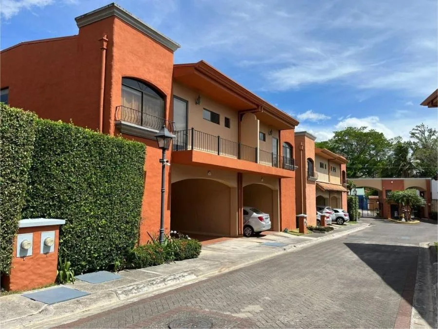 Venta de Acogedora Casa en Brasil de Mora / Mls. 25-1756 OFC JB - Venta en Mora