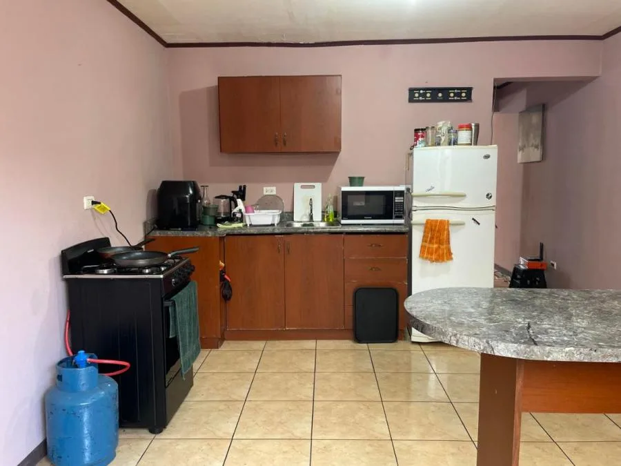 ¡Gran oportunidad de inversión! Esta propiedad única consta de dos encantadoras casas en Venta /OFC - Venta en Goicoechea — photo 2