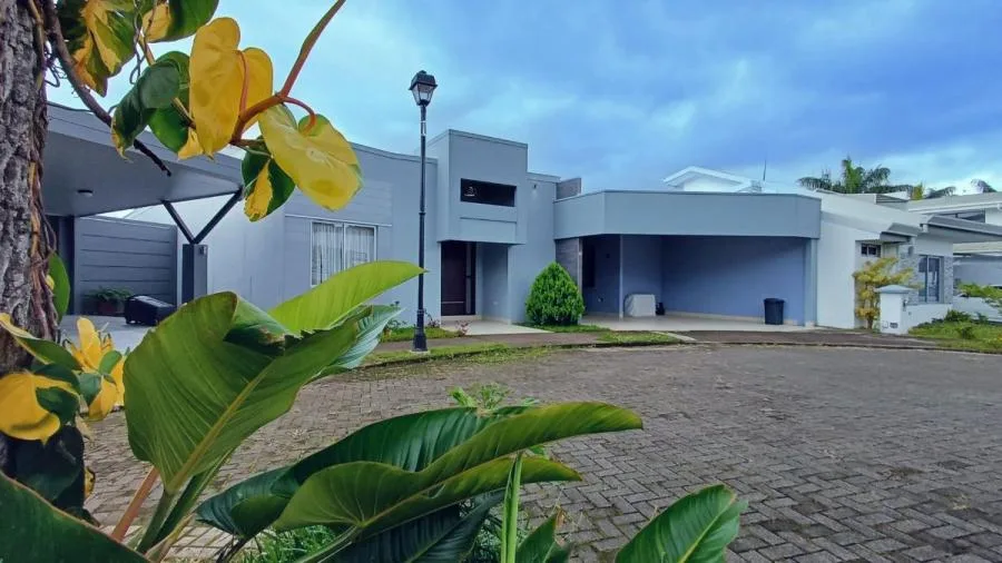 Venta de Casa en Sabanillas de Montes de Oca. RAH 26-146 - Venta en Montes de Oca