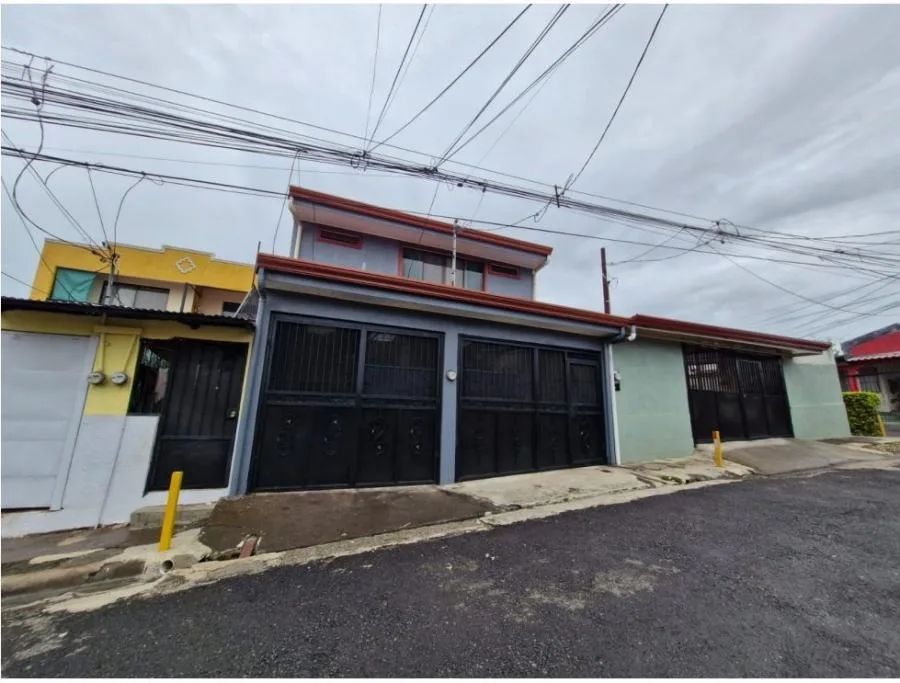 Casa con apartamento independiente en Venta en San Pablo de Barva #GA006 - Venta en Barva
