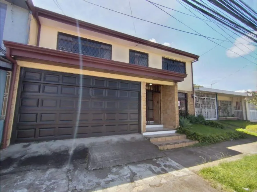 Venta de Casa en Zapote, San José. RAH 26-638 - Venta en Zapote