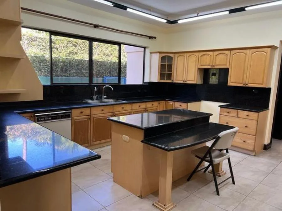 Venta de Casa en Pozos, Santa Ana. Precio Rebajado!! - Venta en Santa Ana
