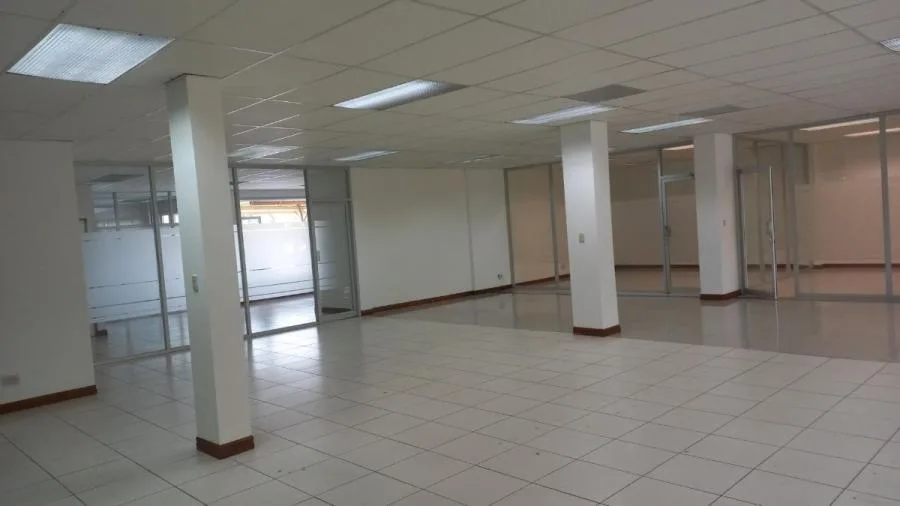 Alquiler de local de 404 m2 en Curridabat por la Galera MGA - Alquiler / Renta en Curridabat