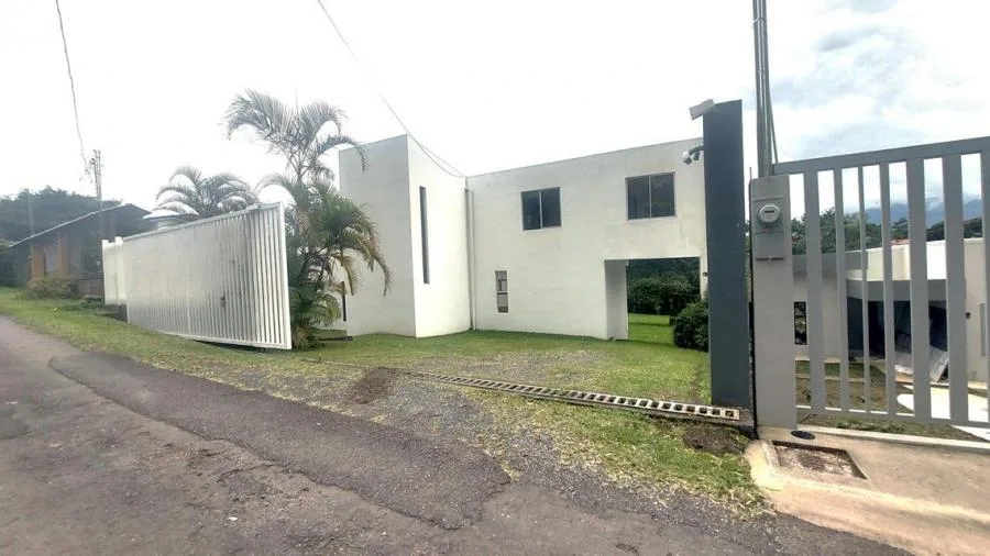 Venta de Casa en San Isidro, Heredia. RAH 25-592 - Venta en San Isidro