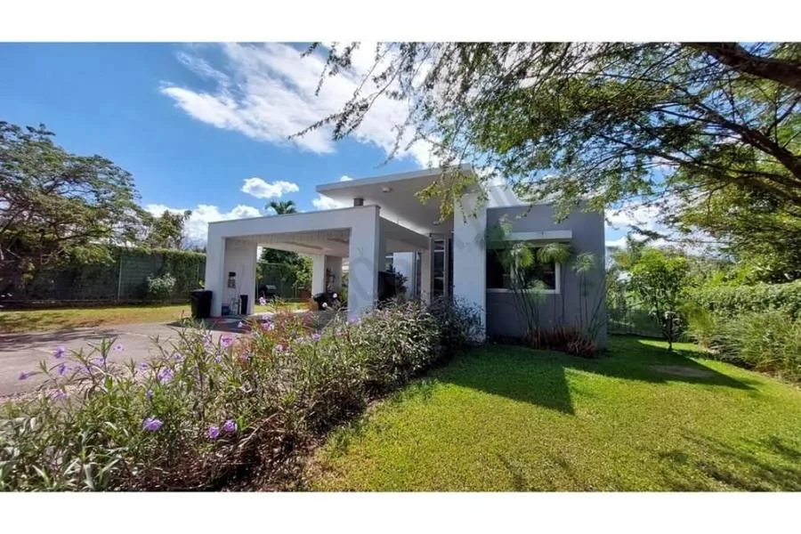 Casa con Terreno en La Garita de Alajuela - Venta en Garita