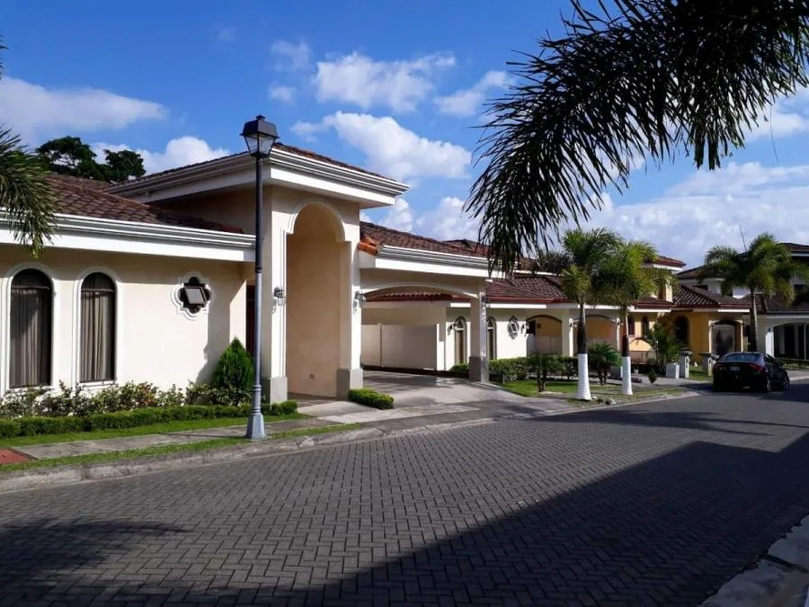 Casa en venta en Santo Domingo, Heredia. RAH 22-2407 - Venta en Santo Domingo