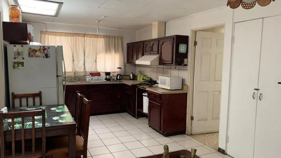 Casa con Local Comercial y 7 Parqueos #26-96 GS - Venta en Montes de Oca — photo 4