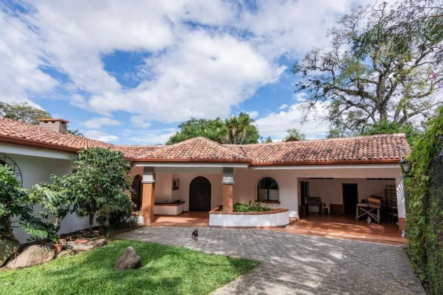 Venta de Casa en San Rafael Escazú  - Venta en Escazú