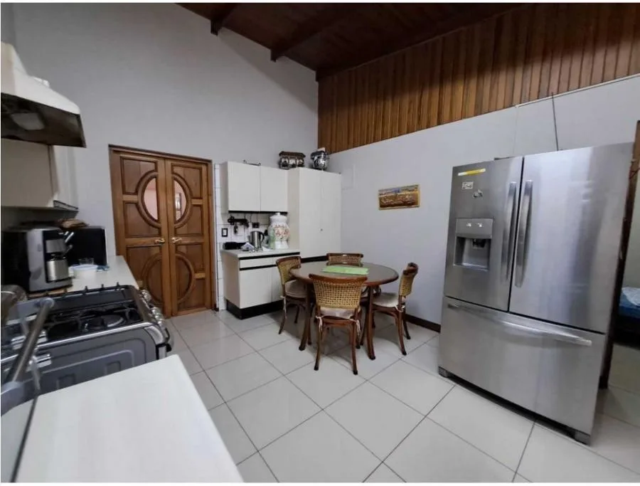 Venta de casa independiente cerca de Los Yoses Sur, San José US$279,000 #ER005 - Venta en San Pedro — photo 2