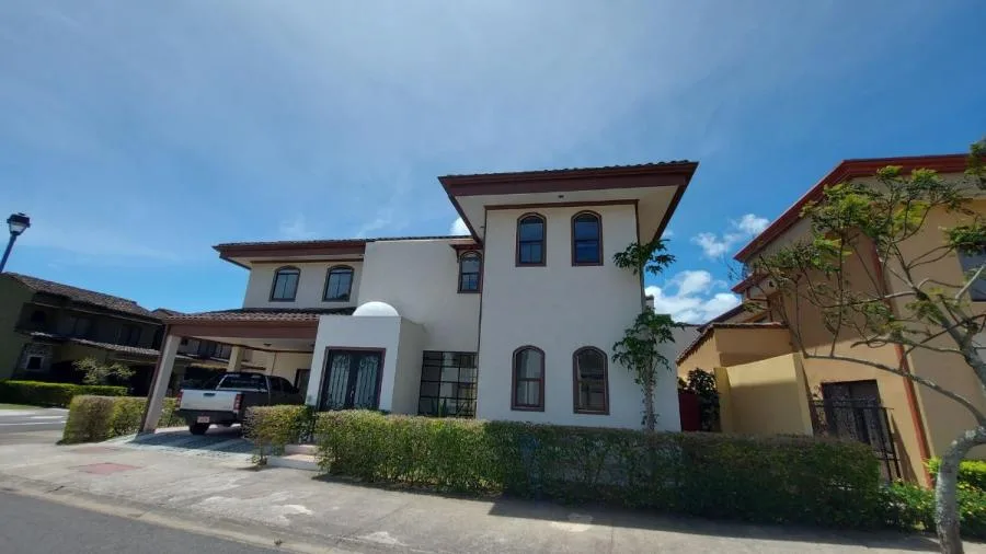 CASA EN ALQUILER EN EL GUARCO, CARTAGO RAH 232640 - Alquiler / Renta en El Guarco