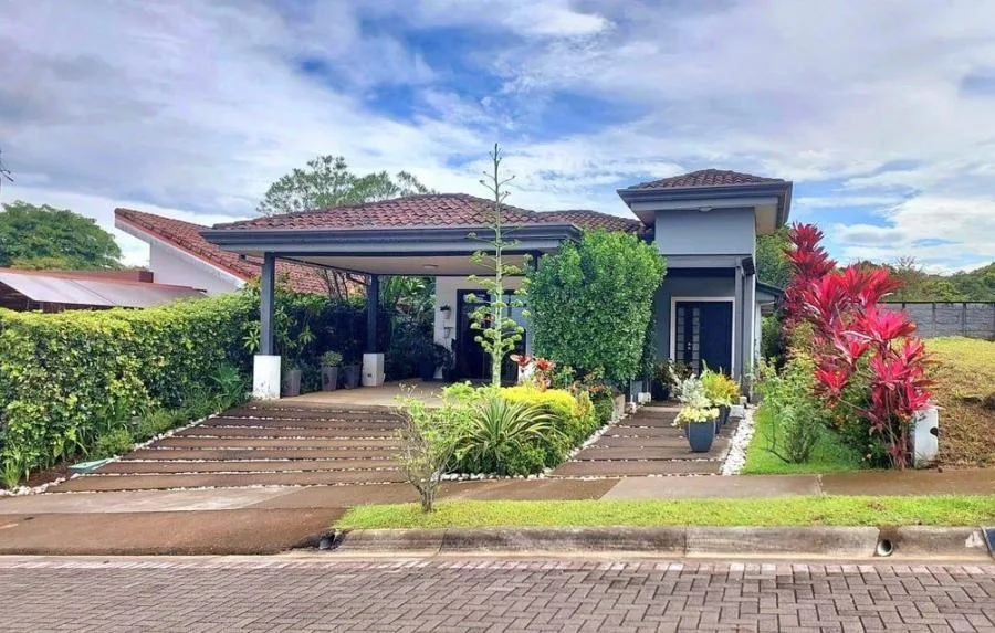 Venta de Casa en Guácima, Alajuela. RAH 25-656 - Venta en Guácima