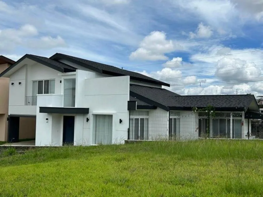 Venta de Casa en Ulloa, Heredia. RAH 25-154 - Venta en Ulloa