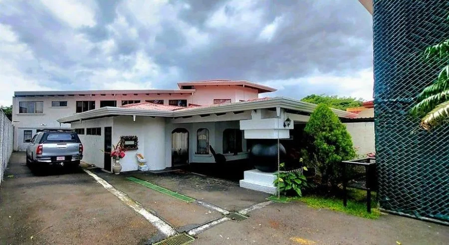 Venta de Casa Amoblada + APTO en Santo Domingo de Heredia.  - Venta en Santo Domingo
