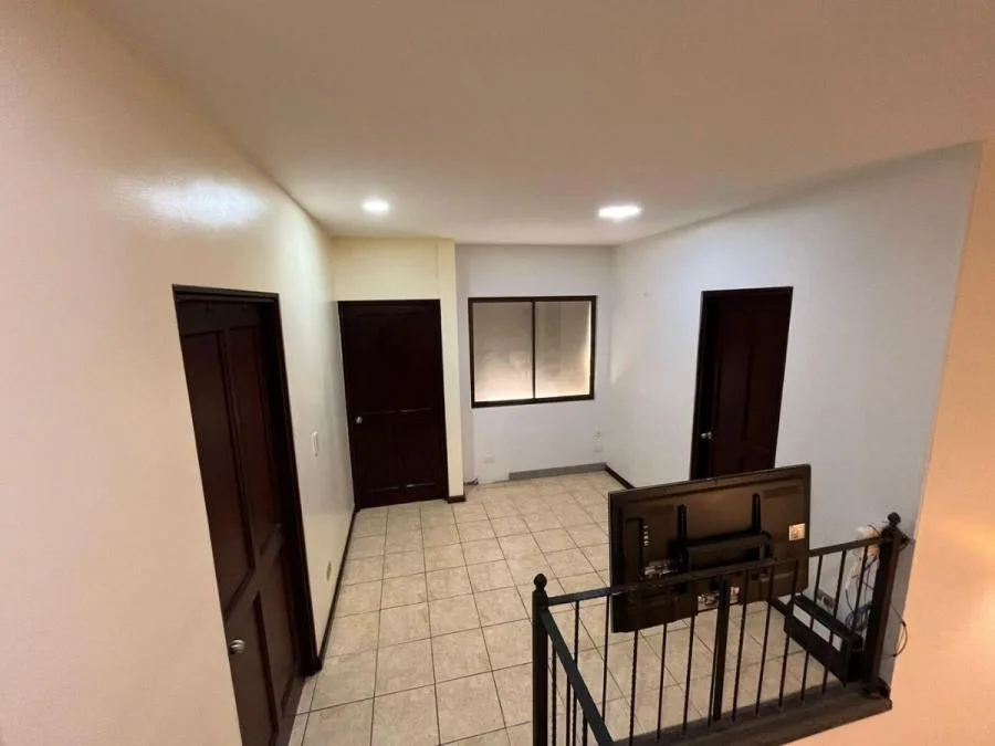 Casa de dos niveles en condominio con amenidades en Brasil de Mora #26-1021 GS - Venta en Mora — photo 4
