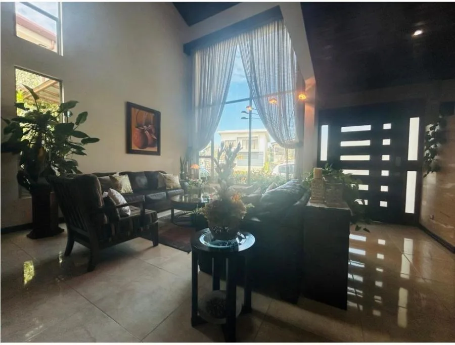 Venta de casa en condominio Tierras del Café, Heredia US$440,000 GA007 - Venta en Heredia