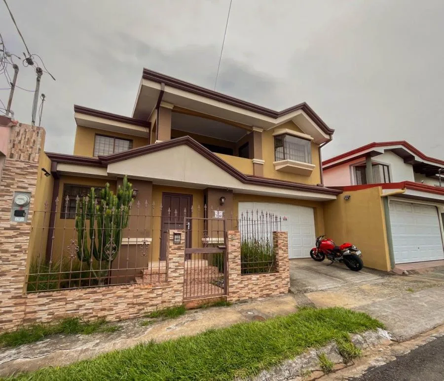 CASA EN VENTA EN SAN RAFAEL DE HEREDIA RAH 24178  - Venta en San Rafael