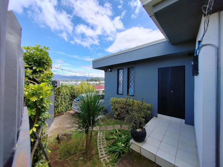 Venta de Casa + APTO en Tibás, San José. - Venta en Tibás