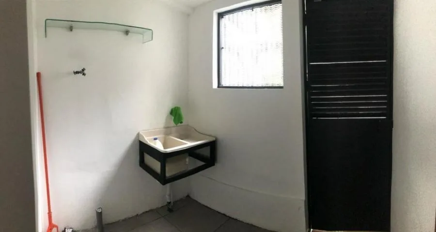 Venta de Casa + APTO en Tibás, San José. - Venta en Tibás — photo 2