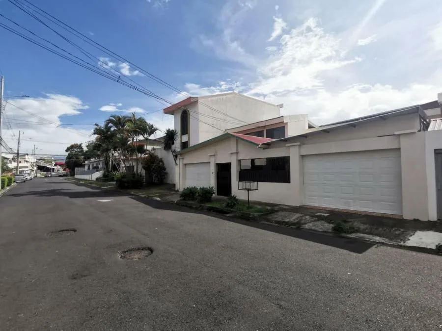 Venta de Magnífica Casa en La Guaria de Moravia, San José RAH #212527 - Venta en Moravia