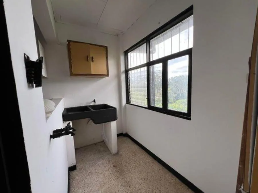 Venta de Amplias Casas en Montes de Oca, San José / Mls. 26-741 OFC JB - Venta en Montes de Oca — photo 3