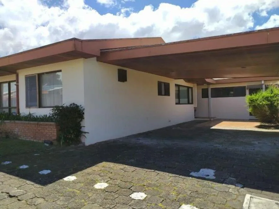 Casa de una sola planta y mucho espacios ubicada en Barrio La Guaria, Moravia RAH 232023 - Venta en Moravia
