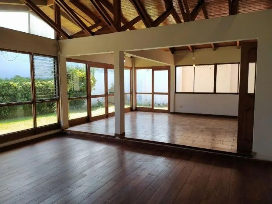 Casa de una sola planta y mucho espacios ubicada en Barrio La Guaria, Moravia RAH 232023 - Venta en Moravia — photo 2