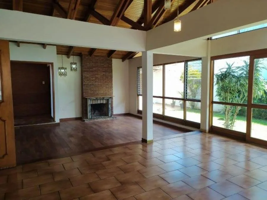 Casa de una sola planta y mucho espacios ubicada en Barrio La Guaria, Moravia RAH 232023 - Venta en Moravia — photo 4