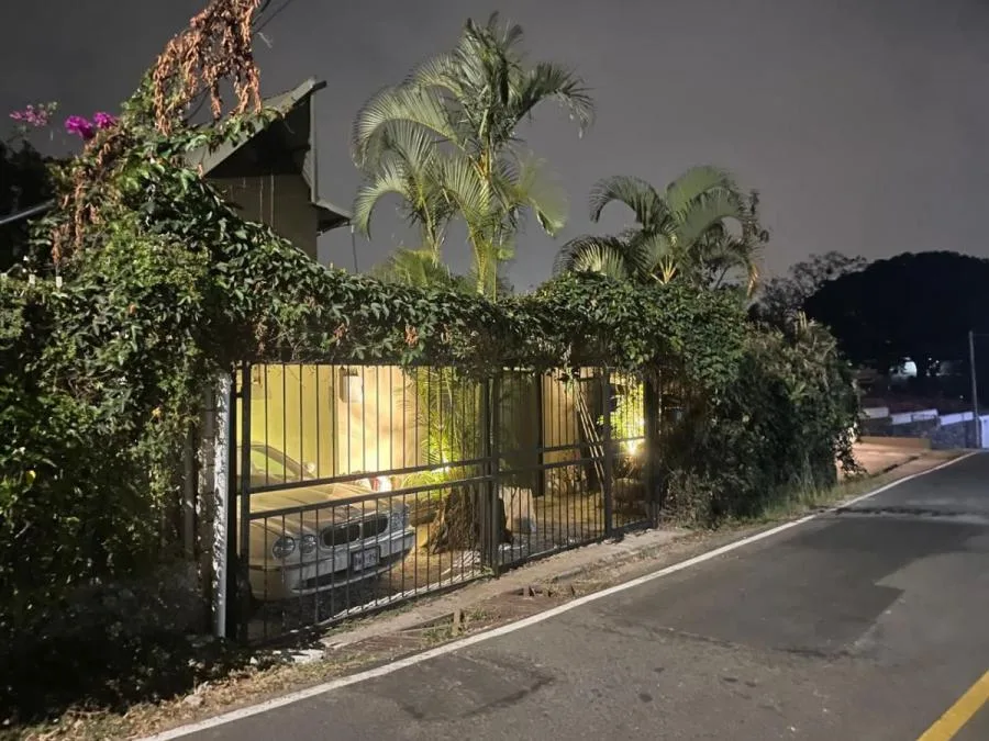 CASA EN VENTA EN ESCAZU, MLS #26-1318 - Venta en Escazú