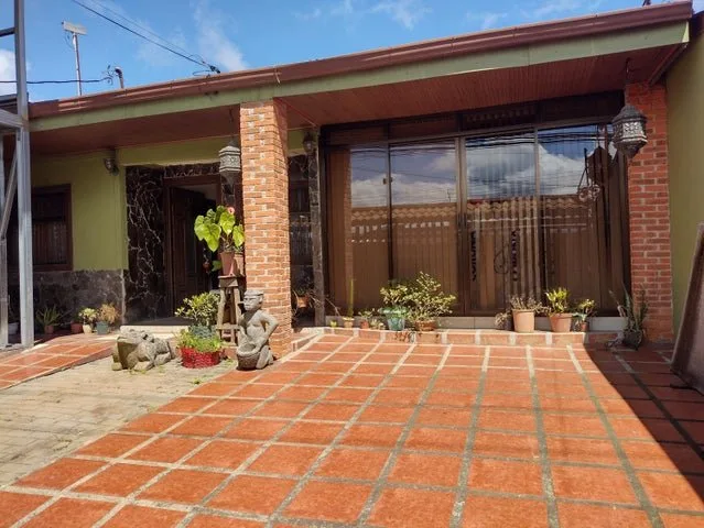 Venta de Casa en Oreamuno de Cartago. RAH 26-1242 - Venta en Oreamuno