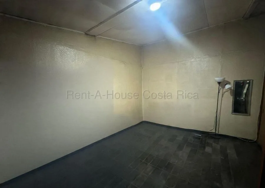 Casa dúplex con ascensor y diseño arquitectónico único #26-1648 GS - Venta en San José — photo 2
