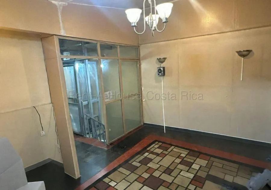 Casa dúplex con ascensor y diseño arquitectónico único #26-1648 GS - Venta en San José — photo 3