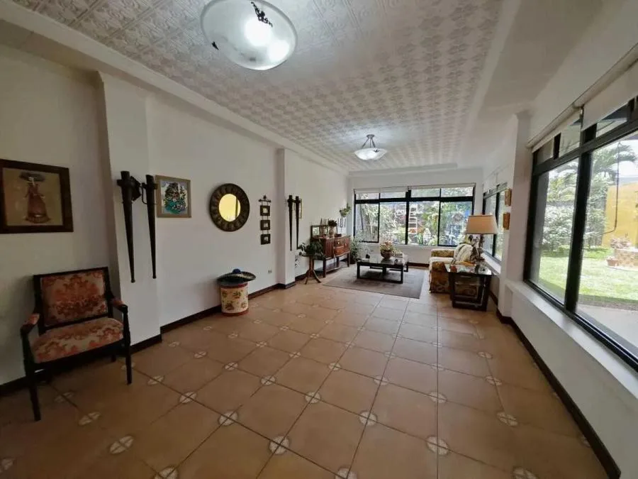 Venta de casa de lujo con apartamento independiente en Los Laureles, Escazu US$ 450,000 #TY6251 - Venta en San José — photo 2