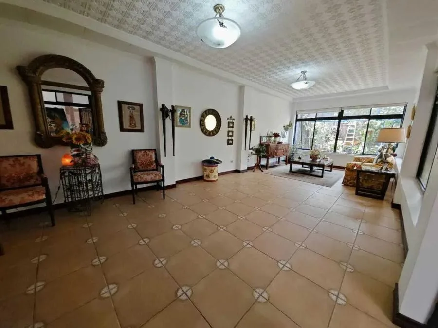 Venta de casa de lujo con apartamento independiente en Los Laureles, Escazu US$ 450,000 #TY6251 - Venta en San José — photo 4