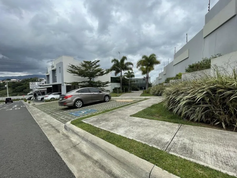 Venta de casa en condominio Hacienda Lincoln, San Miguel, Heredia #RW7856 - Venta en San Miguel