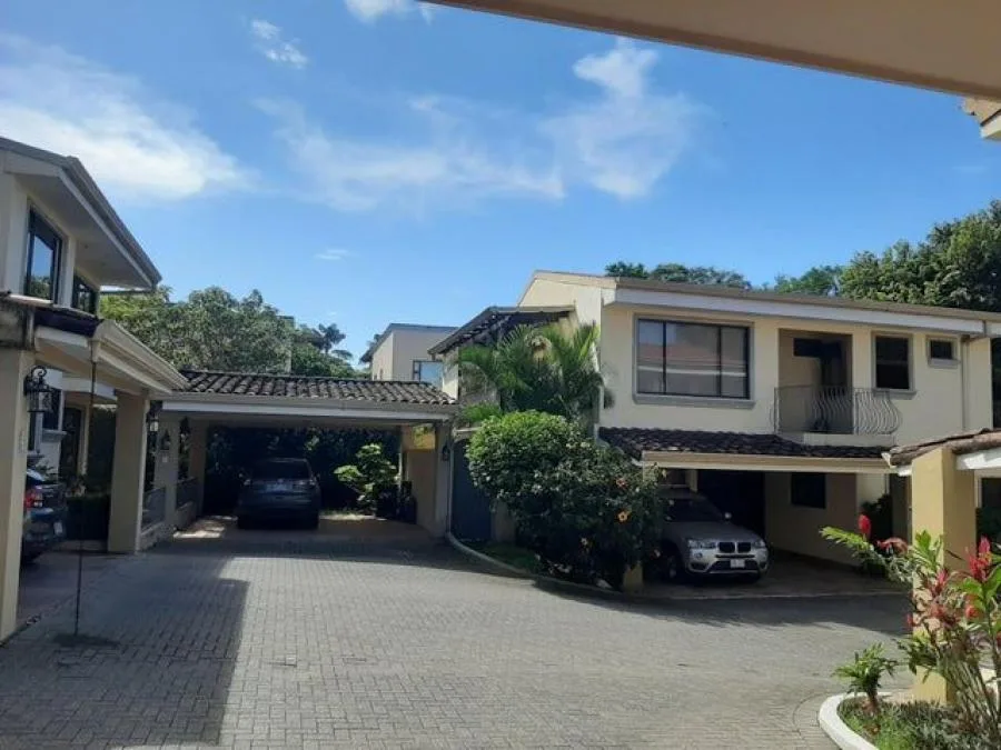 Venta de Casa en Santa Ana, San José. RAH 25-114 - Venta en Santa Ana