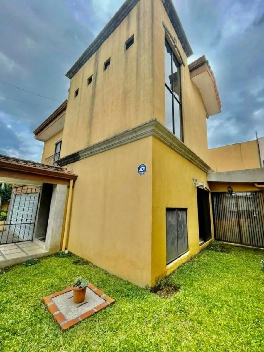 En Venta Hermosa Casa En Santo Domingo De Heredia; Idi: 130123 - Venta en San Vicente